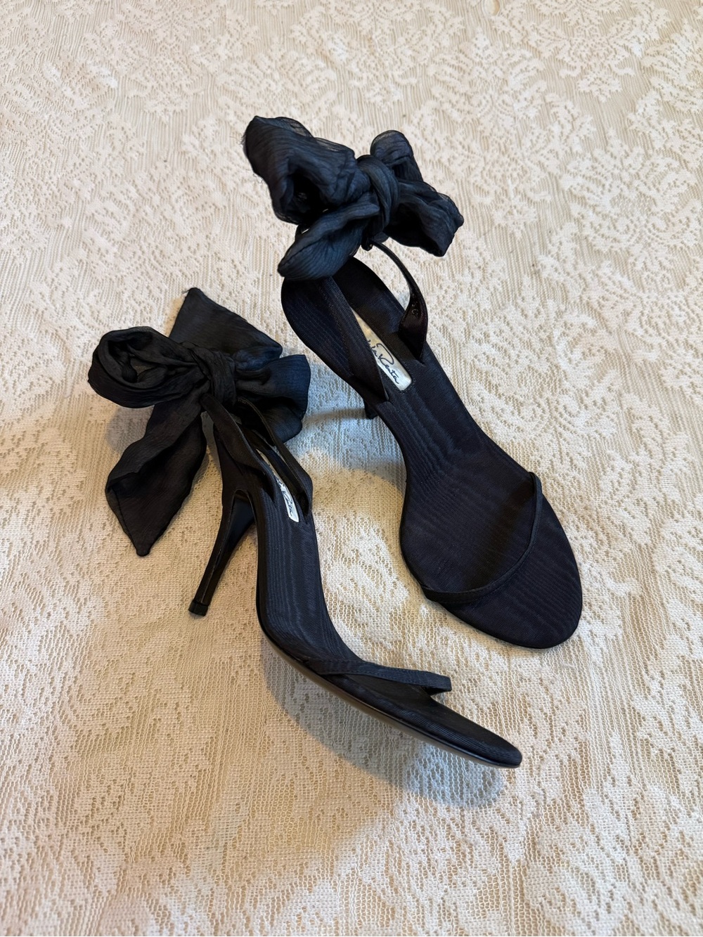 Oscar de la Renta open toe bow slingback heels